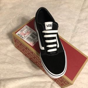NIB Vans Old Skool Ward Lace Up Sneakers